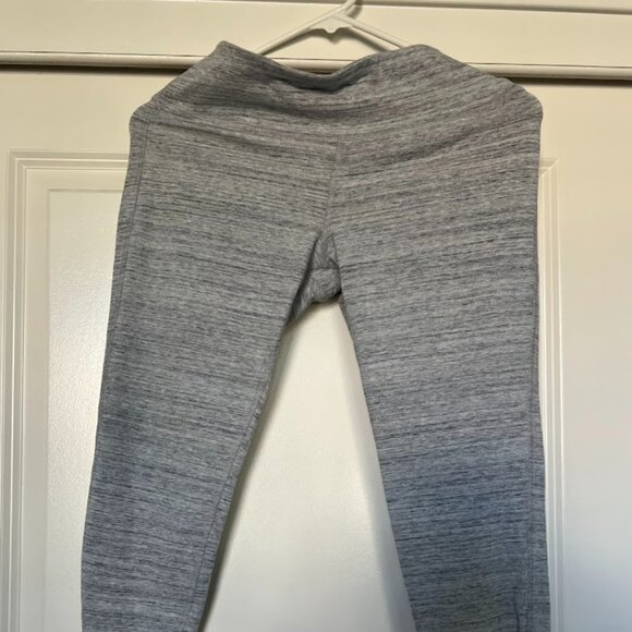 Gap Fit Gray Performance Cotton Capri Leggings Size Medium - Picture 7 of 9